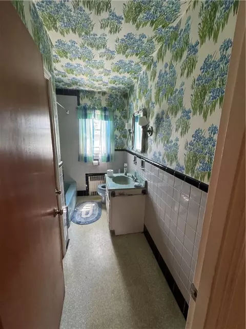 Bath - 55 Ward Ave, Westerly, RI 02891 photo 1 of 2