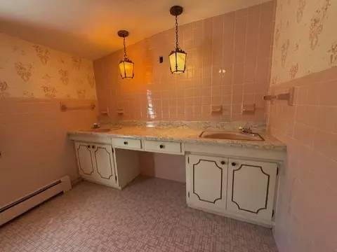 Bath - 37 Post Rd, Westerly, RI 02891 photo 4 of 4