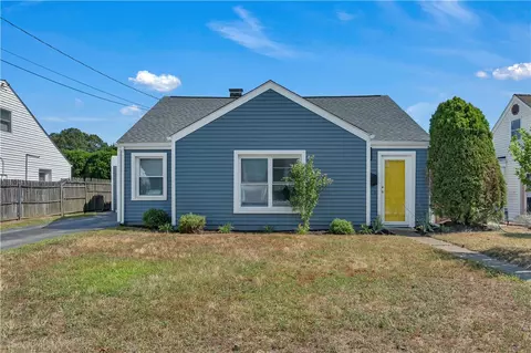 49 Nimitz Rd, Rumford, RI 02916