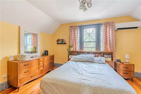 Bedroom - 48 Central St, Warwick, RI 02886 photo 3 of 5