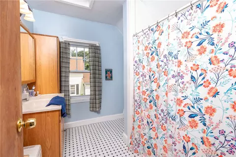 Bath - 48 Central St, Warwick, RI 02886 photo 1 of 4
