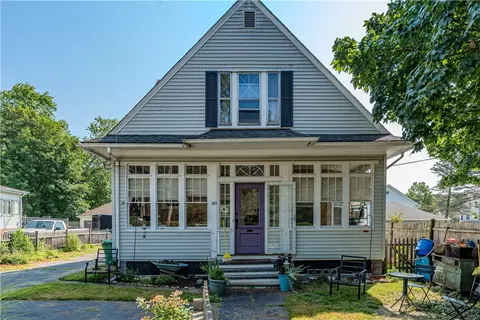48 Central St, Warwick, RI 02886