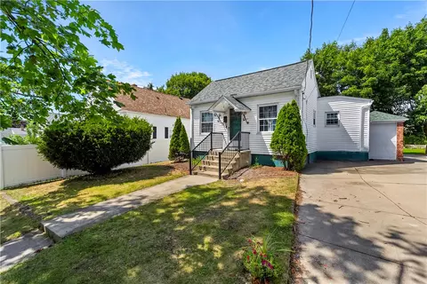 127 Gladstone St, Cranston, RI 02920