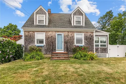 53 Admiral Kalbfus Rd, Newport, RI 02840