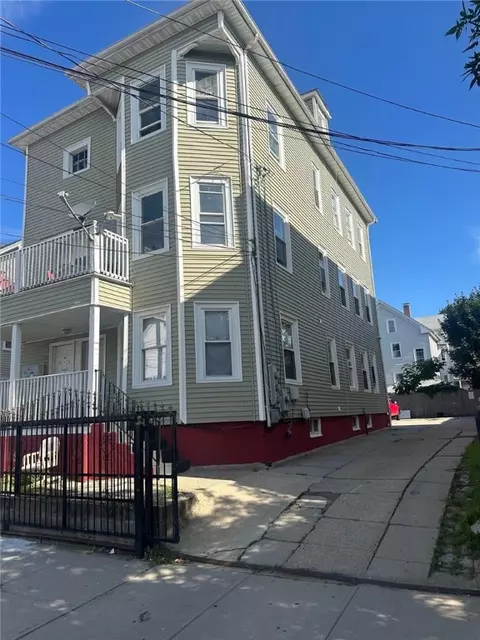 163 Wendell St, Providence, RI 02909