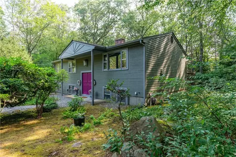 154 Spring Valley Dr, East Greenwich, RI 02818