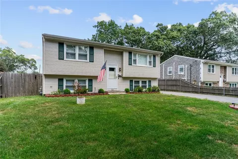 162 Pine St, Warwick, RI 02888
