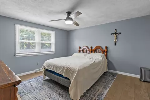 162 Pine St, Warwick, RI 02888 photo 4