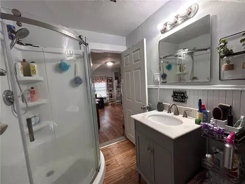 Bath - 118 Summer St, Woonsocket, RI 02895 photo 3 of 3