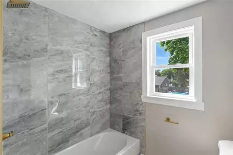 Bath - 73 Ormsby Ave, Warwick, RI 02886 photo 2 of 4