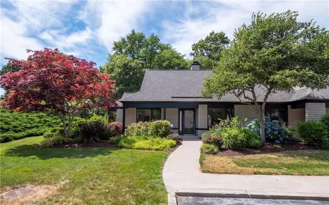 19 Martingale Ln, Narragansett, RI 02882