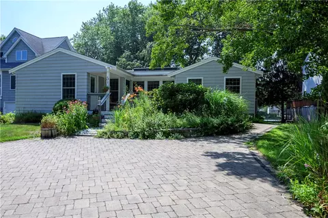 46 S River Dr, Narragansett, RI 02882