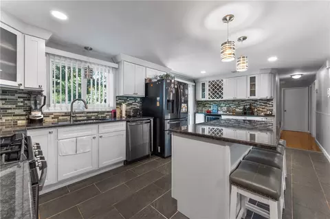 110 Wethersfield Dr, Warwick, RI 02886 photo 11