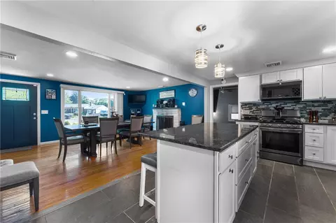 110 Wethersfield Dr, Warwick, RI 02886 photo 6