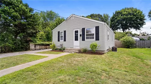 92 Falcon Ave, Warwick, RI 02888