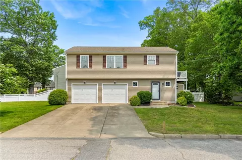 44 Carrs Ln, Warwick, RI 02886