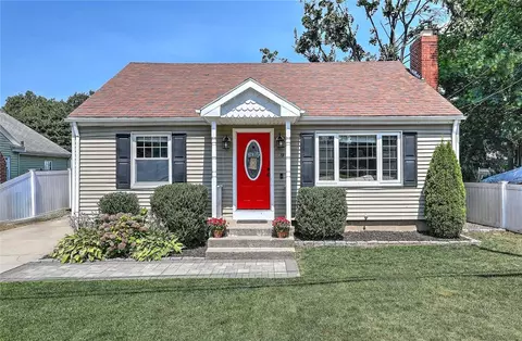 9 Norman St, Cumberland, RI 02864