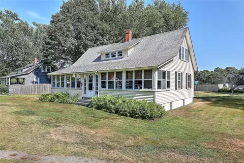 5 Pettee Ave, North Kingstown, RI 02852