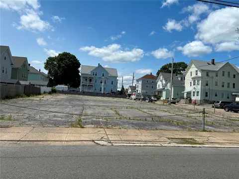 211 Carnation St, Pawtucket, RI 02860