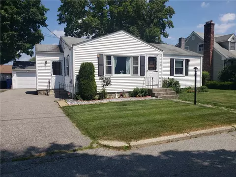 5 Cass St, Lincoln, RI 02865