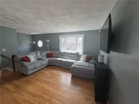 Living - 231 Smith St, Warwick, RI 02886 photo 1 of 2
