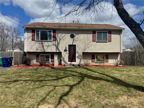 231 Smith St, Warwick, RI 02886