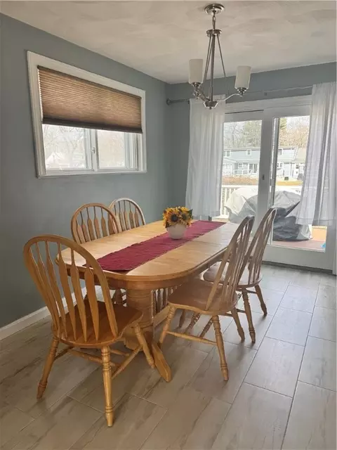 Dining - 231 Smith St, Warwick, RI 02886 photo 1 of 1