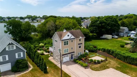 7 Yew Rd, Charlestown, RI 02813