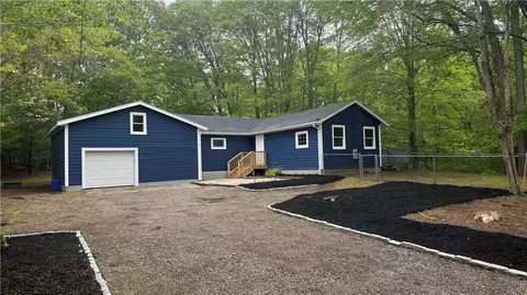40 Hartford Apt A Pike, Scituate, RI 02857