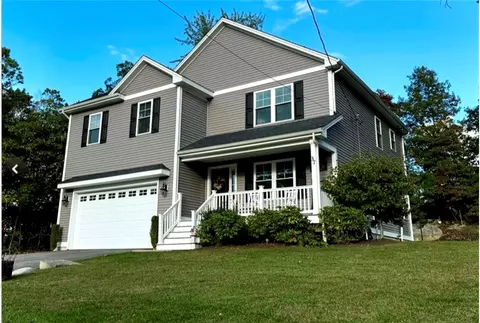 37 Iroquois Rd, Cumberland, RI 02864