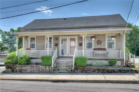 33 London St, East Greenwich, RI 02818