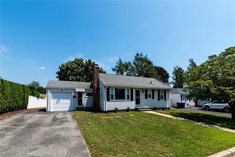 322 Garden City Dr, Cranston, RI 02920