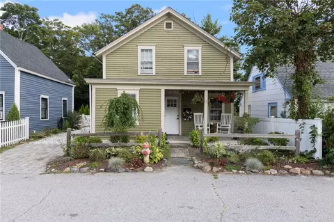42 Castle St, East Greenwich, RI 02818
