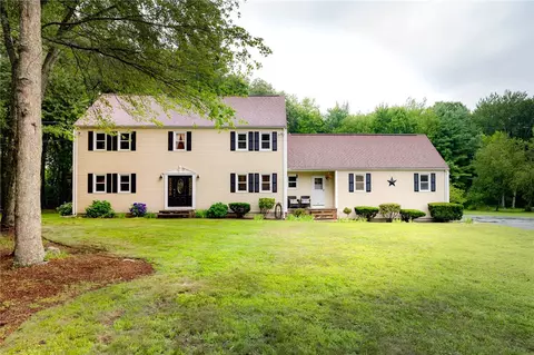 31 Killian Rd, Johnston, RI 02919