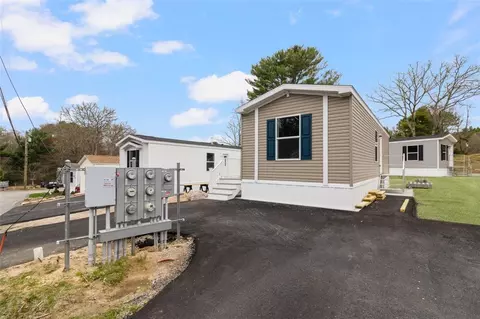 27 Foxtrot Dr, Charlestown, RI 02813