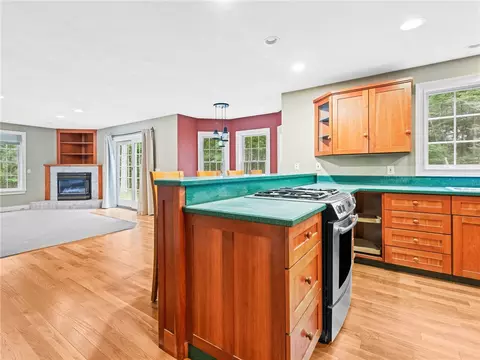 Kitchen - 44 Azalea Ave, Exeter, RI 02822 photo 3 of 4