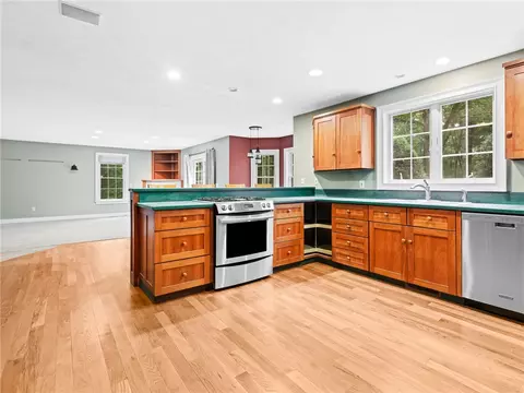Kitchen - 44 Azalea Ave, Exeter, RI 02822 photo 4 of 4