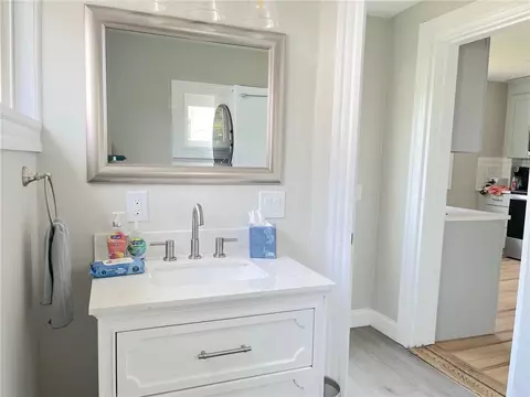Bath - 72 Sayles Ave, Warwick, RI 02889 photo 1 of 2