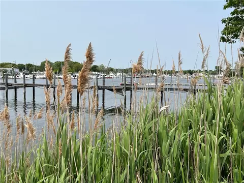 View/Area - 72 Sayles Ave, Warwick, RI 02889 photo 3 of 5
