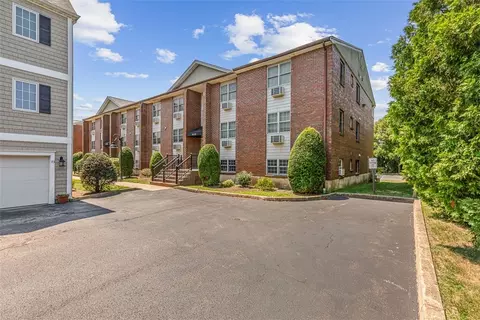 673 Metacom Ave #50, Bristol, RI 02809