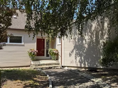 15 Windward Dr, Westerly, RI 02891 photo 2