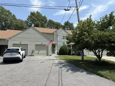88 Nipmuc Trl #B, North Providence, RI 02904