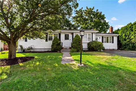 17 Salina Ave, Johnston, RI 02919