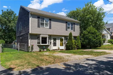 43 Garfield St, Newport, RI 02840
