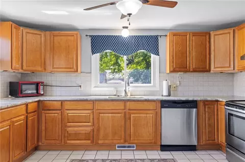 794 Main Ave, Warwick, RI 02886 photo 6