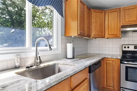 794 Main Ave, Warwick, RI 02886 photo 7