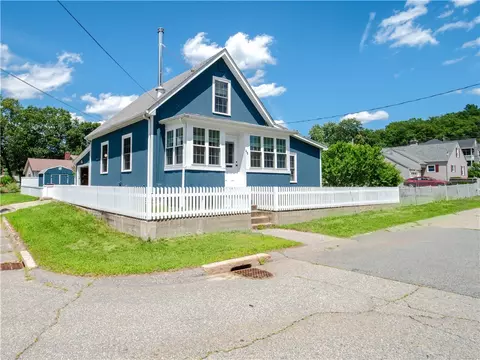 45 Phillips St, Woonsocket, RI 02895 photo 3