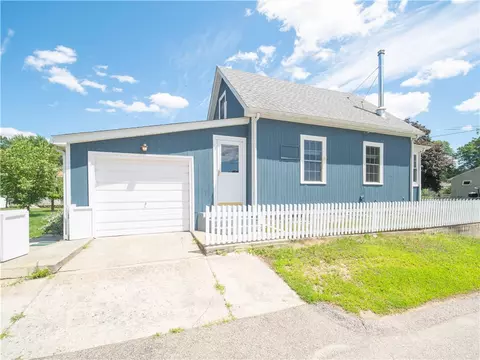 45 Phillips St, Woonsocket, RI 02895 photo 2