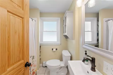 Bath - 103 Everglade Ave, Warwick, RI 02886 photo 1 of 1