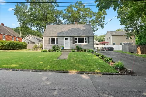 103 Everglade Ave, Warwick, RI 02886